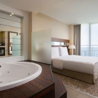 Полулюкс с джакузи (вид на море) Отеля Radisson Blu Resort & Congress Centre