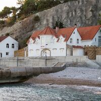 Двухэтажная вилла «Аврора» на берегу моря Санатория Сосновая Роща
