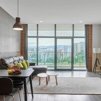 Family Suite с кухней-гостиной, 2 спальнями и террасой с видом на город Отеля Пуллман Сочи Центр