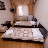 Стандарт 3-местный (1 двуспальная кровать и 1-спальная) Отеля Самара