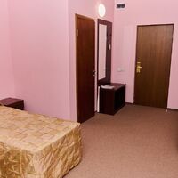 Номер "Стандарт 3м. с балконом (28-33 кв.м)"