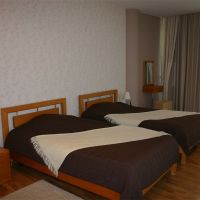Люкс 3-местный с двумя односп. кроватями и диваном Отеля Жемчужина