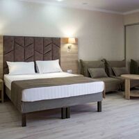 Джуниор Сюит Отеля Эмеральдика Family Beach Hotel