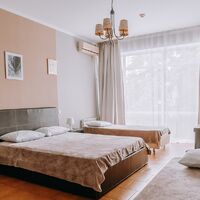 Полулюкс с витражными окнами (без балкона) Гостевого дома Феличе