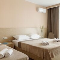 Стандарт с балконом (вид на море, боковой) Отеля Софгранд