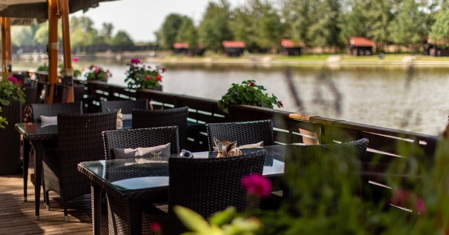 Официальное фото Загородного отеля Fish Point Family Resort 4 звезды