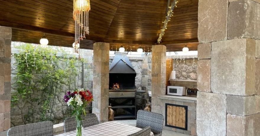 Официальное фото Гостевого дома Замок 4 звезды