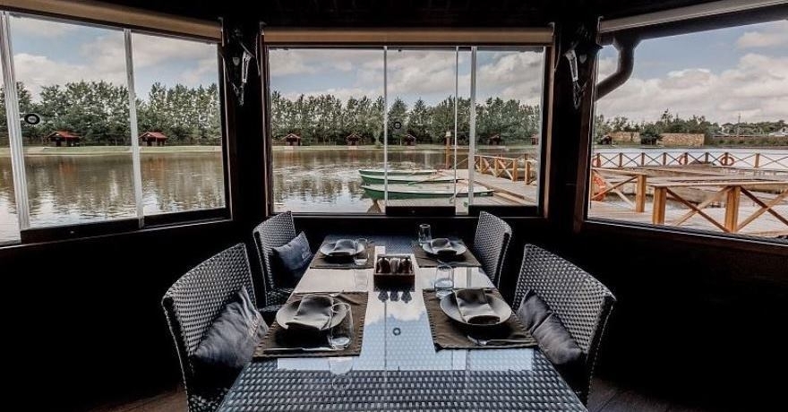 Официальное фото Загородного отеля Fish Point Family Resort 4 звезды