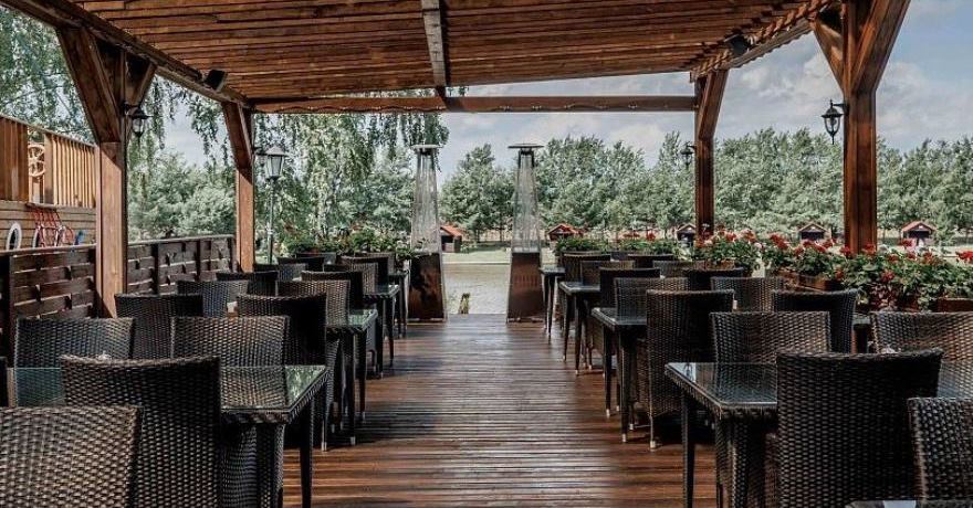Официальное фото Загородного отеля Fish Point Family Resort 4 звезды