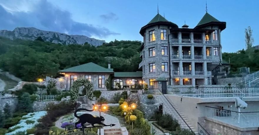 Официальное фото Гостевого дома Замок 4 звезды