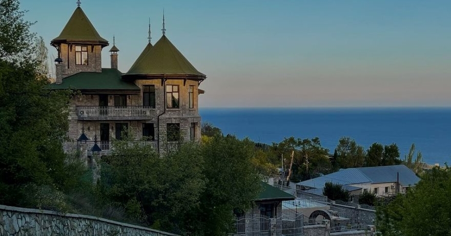 Официальное фото Гостевого дома Замок 4 звезды