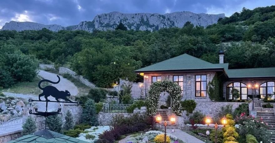 Официальное фото Гостевого дома Замок 4 звезды