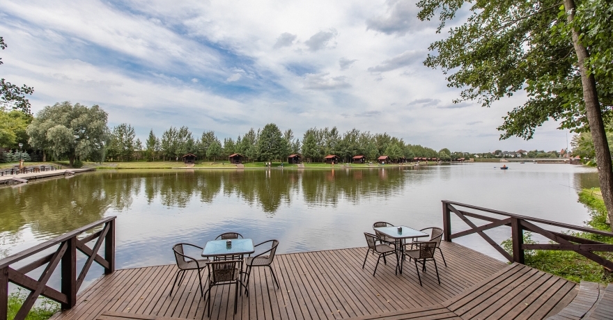 Официальное фото Загородного отеля Fish Point Family Resort 4 звезды